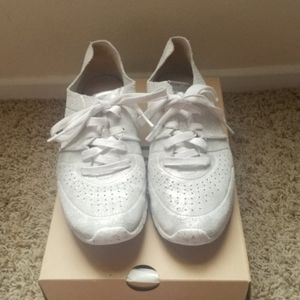 UGG TREDLITE SILVER METALLIC SNEAKERS 7